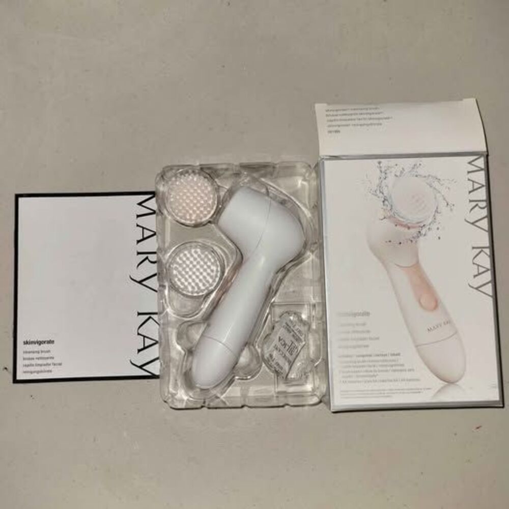 1 NEW Mary Kay Skinvigorate Cleansing Brush